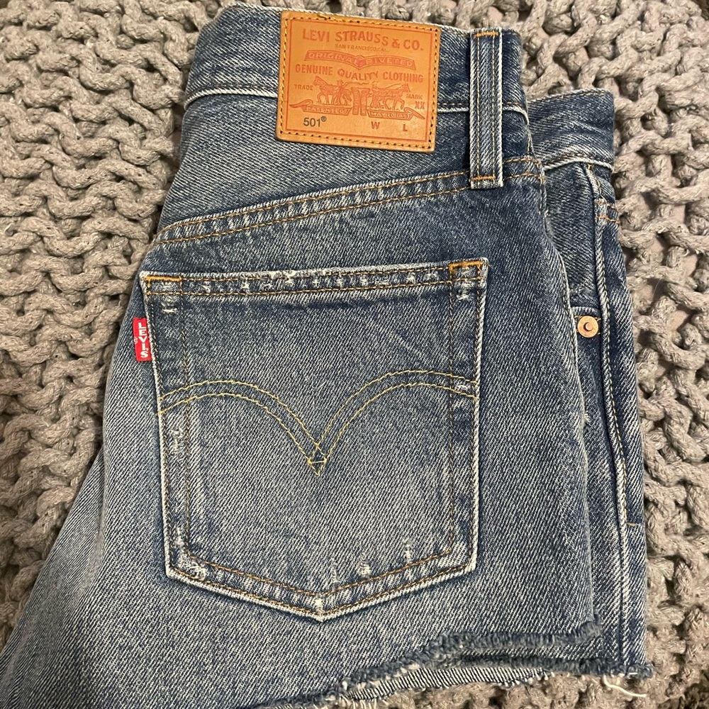 levi’s 501 short ! size 26/27